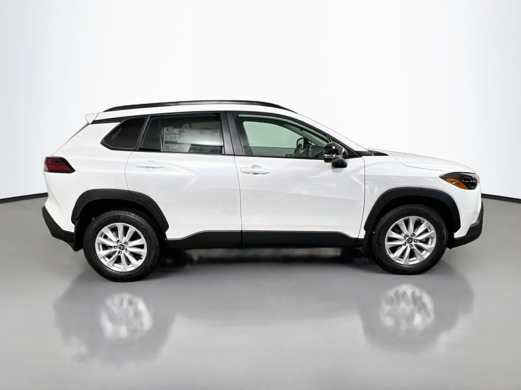 New 2026 Toyota Corolla Cross LE FWD image 2