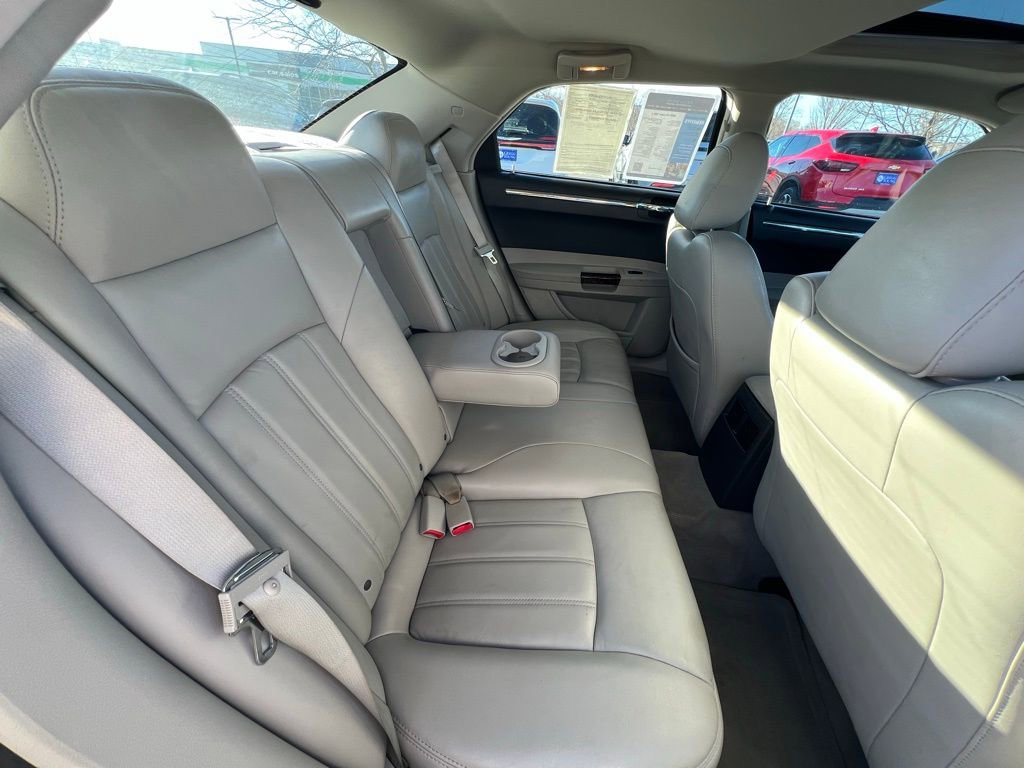 Used 2006 Chrysler 300 C w/ Protection Group II image 24