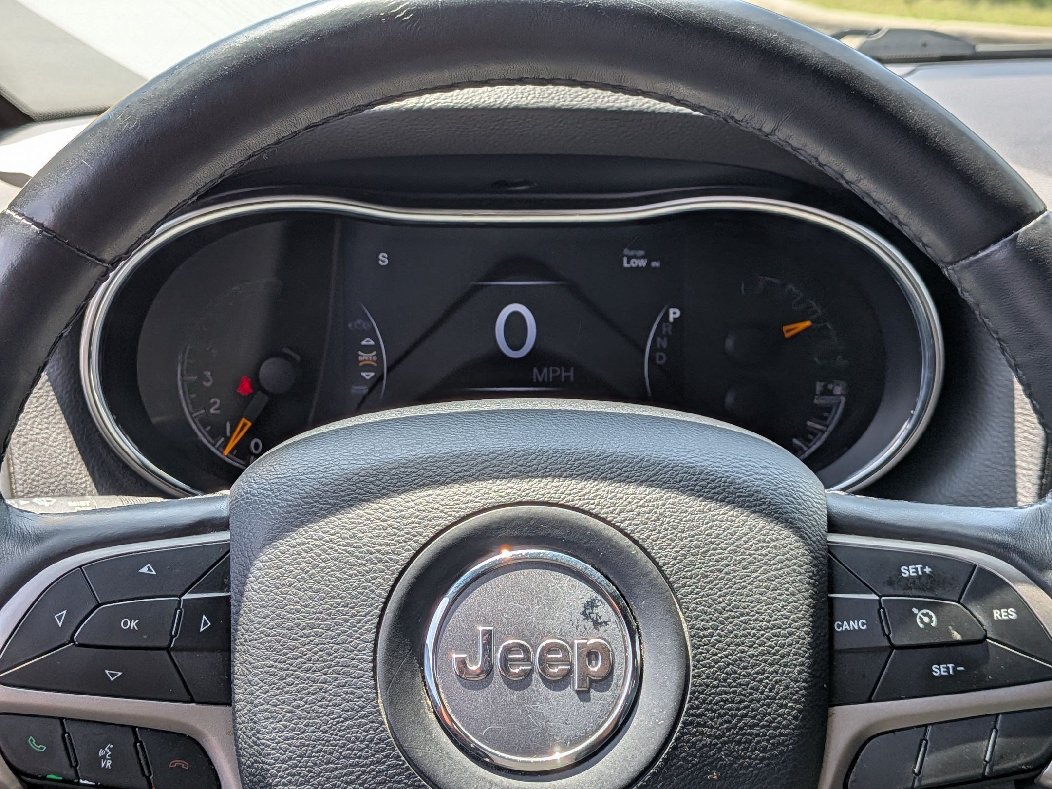 Used 2019 Jeep Grand Cherokee Altitude AWD/4WD image 12
