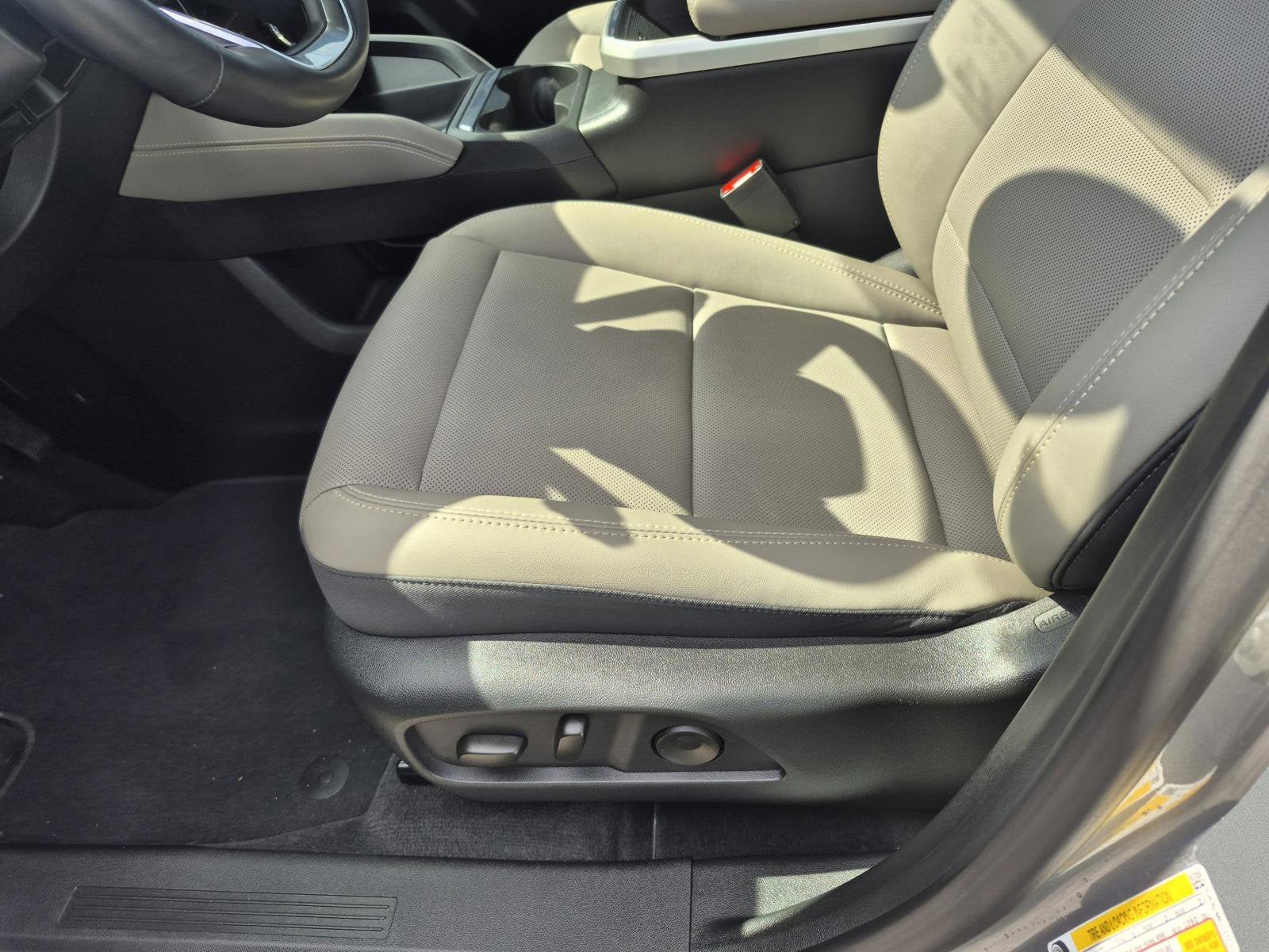 Used 2026 GMC Terrain Elevation w/ Elevation Premium Package FWD image 22
