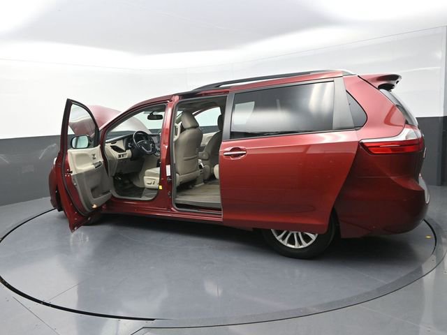Used 2016 Toyota Sienna XLE image 37