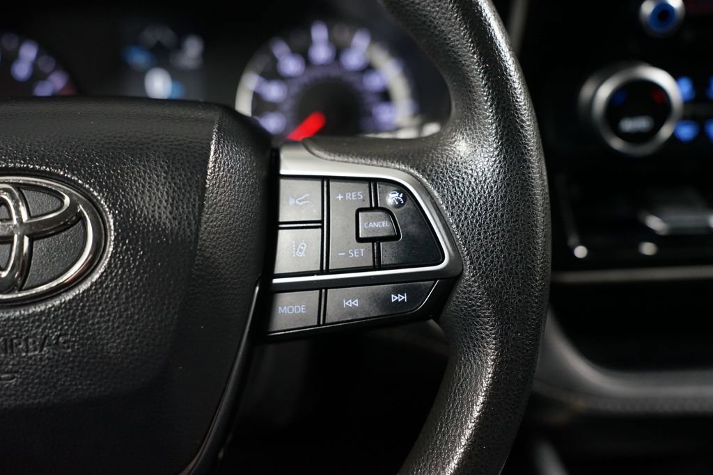 Used 2021 Toyota Highlander L image 13