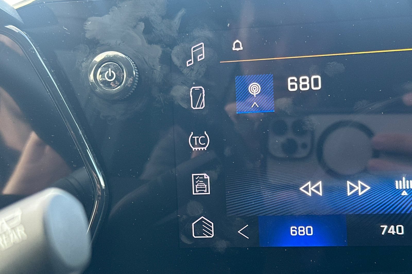 Used 2026 Chevrolet Trax ACTIV w/ Sunroof Package FWD image 30