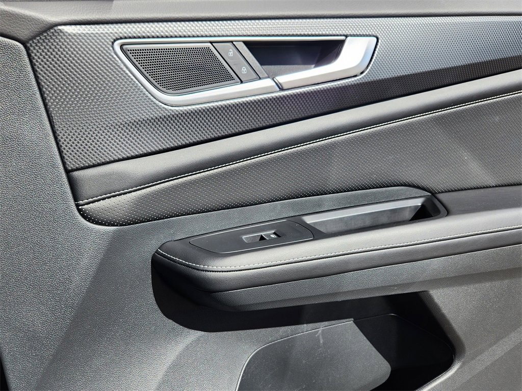 Used 2024 Volkswagen Atlas Cross Sport SEL R-Line image 21