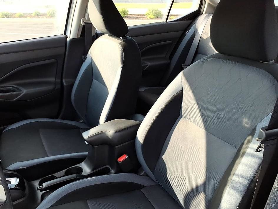Used 2025 Nissan Versa SV FWD image 15