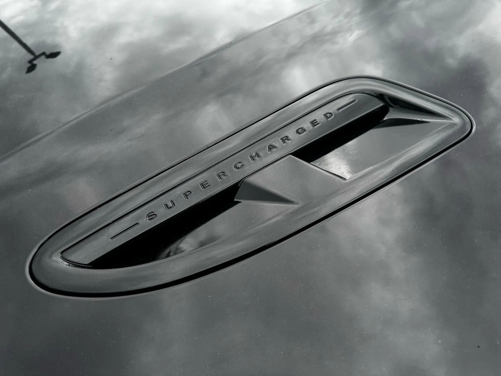 Used 2015 Jaguar XJ R image 30