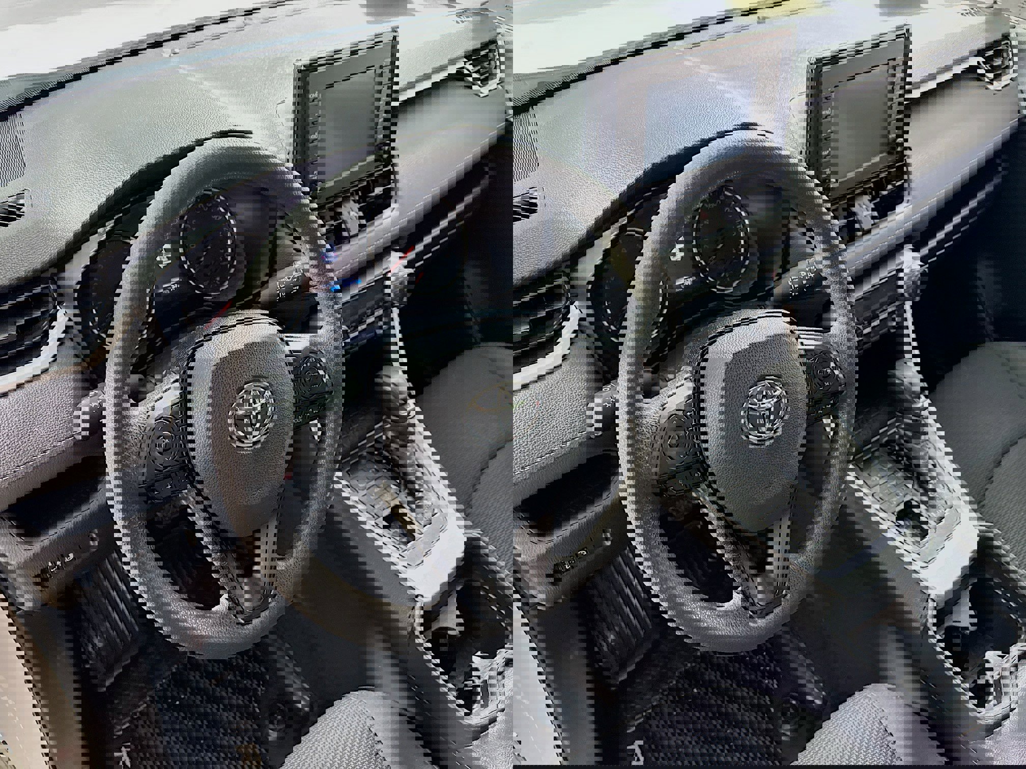 Used 2019 Toyota RAV4 LE w/ All Weather Liner Package image 10