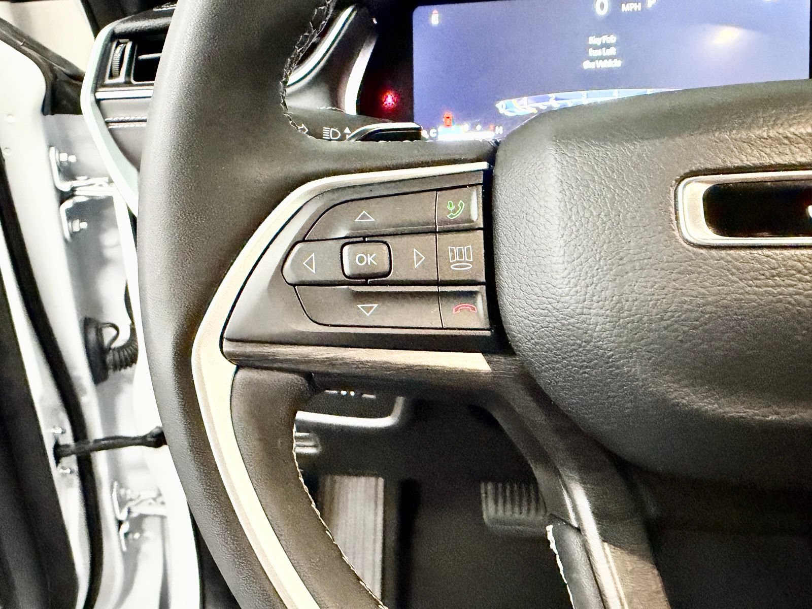 Used 2024 Jeep Grand Cherokee Limited RWD image 27