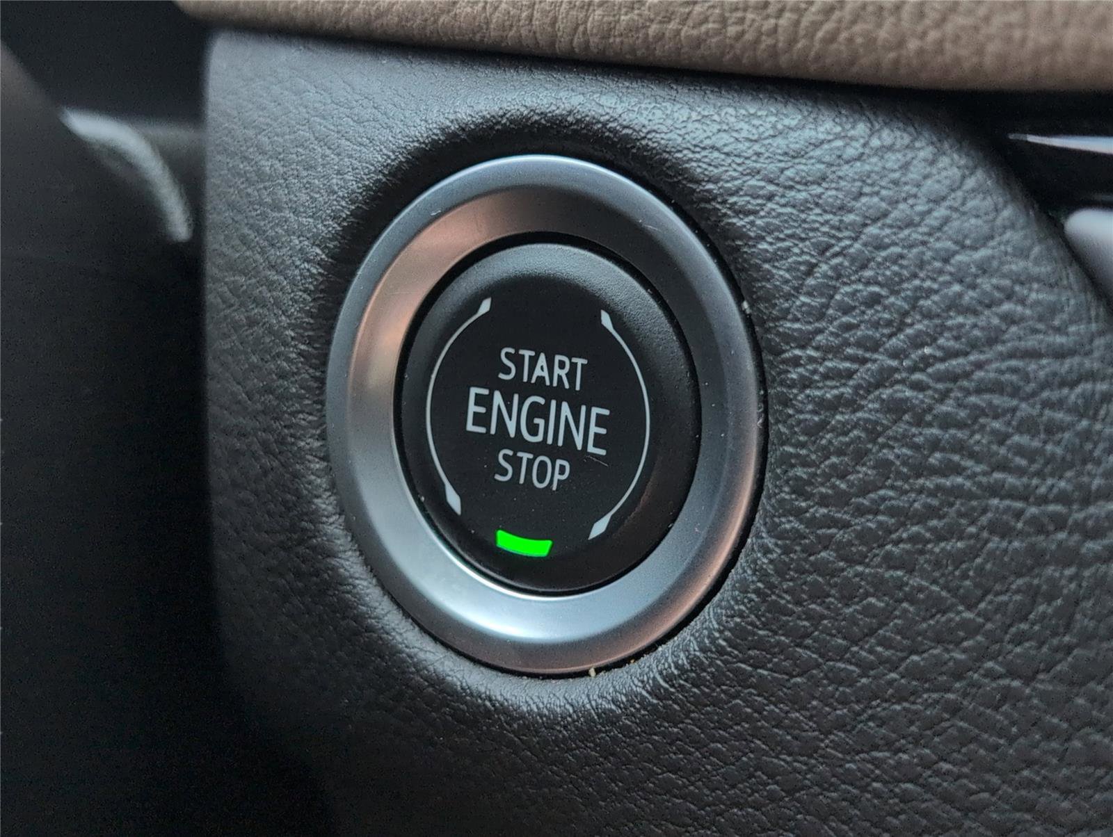 Used 2025 Cadillac XT4 Premium Luxury FWD image 22