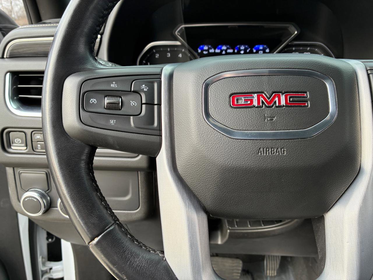 Used 2021 GMC Yukon XL SLT image 25