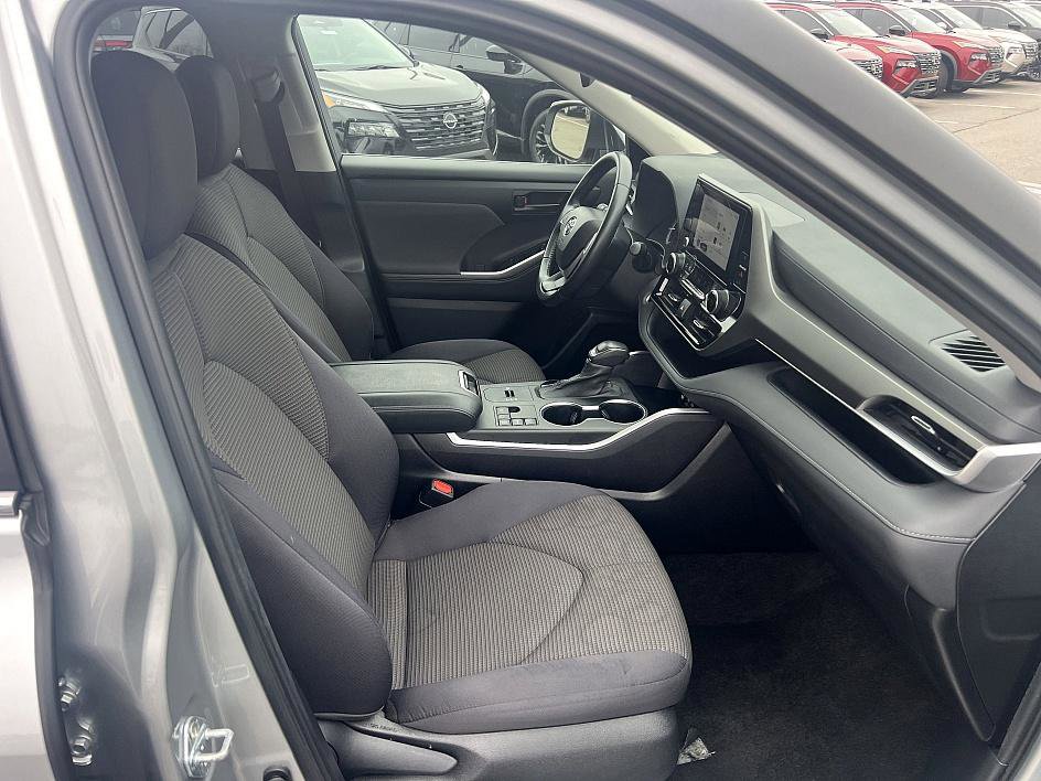 Used 2024 Toyota Highlander LE image 17