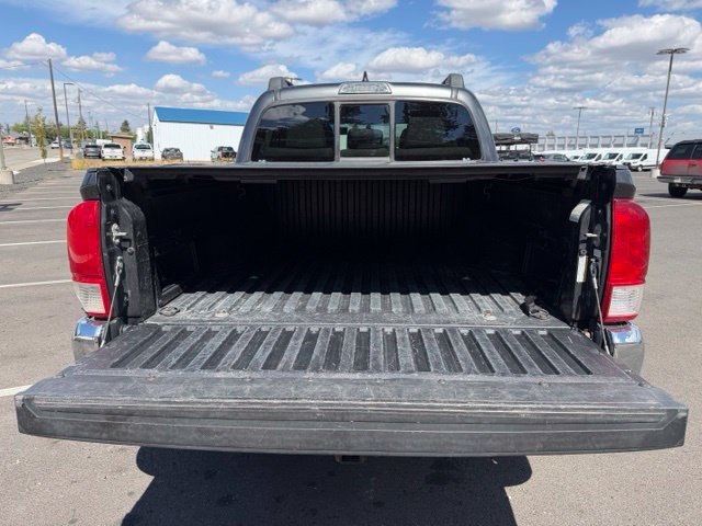 Used 2016 Toyota Tacoma SR5 w/ SR5 Appearance Package (SN) AWD/4WD image 15
