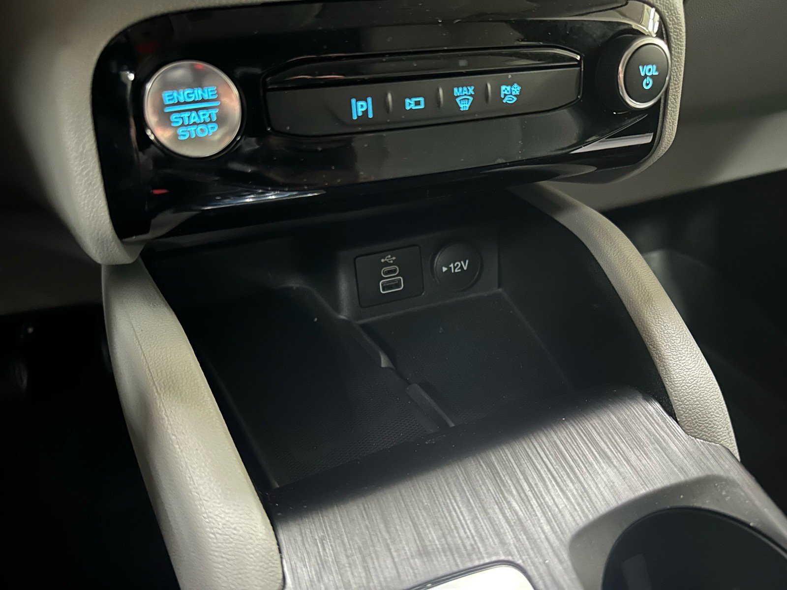 Certified 2025 Ford Escape Platinum w/ Premium Technology Package image 35