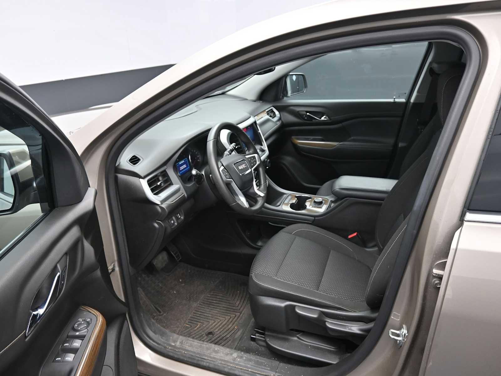 Used 2023 GMC Acadia SLE image 23