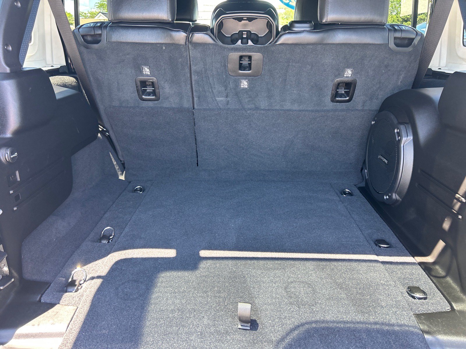 Used 2025 Jeep Wrangler Unlimited Sahara AWD/4WD image 15