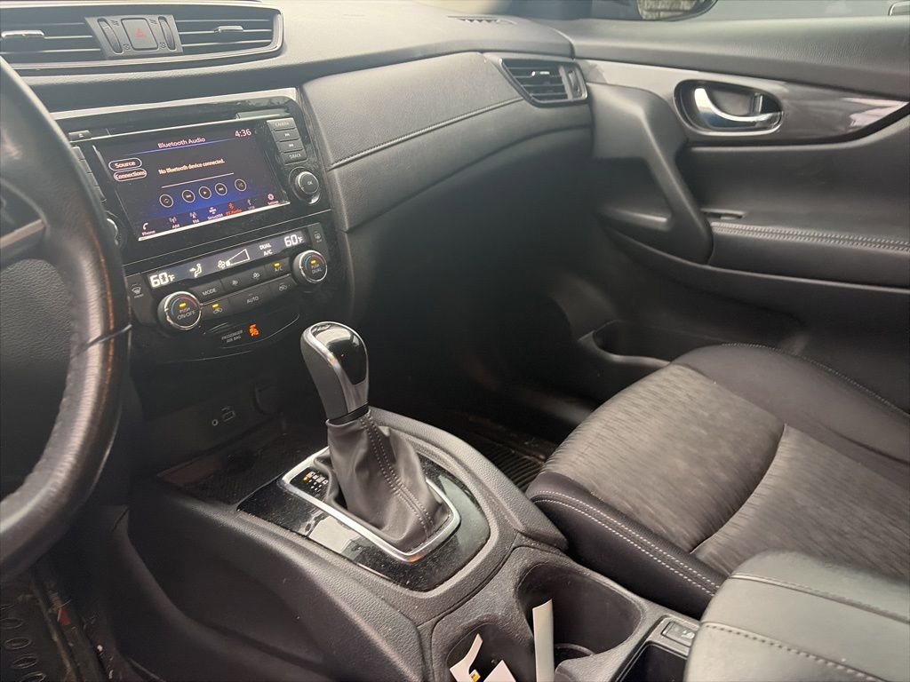 Used 2018 Nissan Rogue SV AWD/4WD image 18