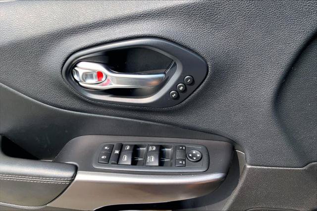 Certified 2020 Jeep Cherokee Limited w/ Technology Group FWD image 32