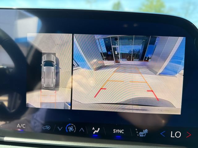 New 2026 Chevrolet Traverse LT w/ Driver Confidence Package FWD image 15