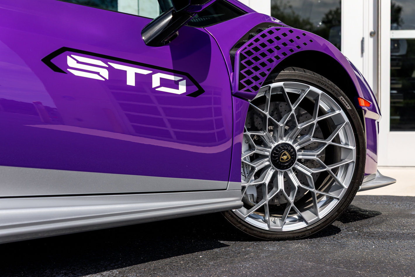 Used 2023 Lamborghini Huracan STO image 20