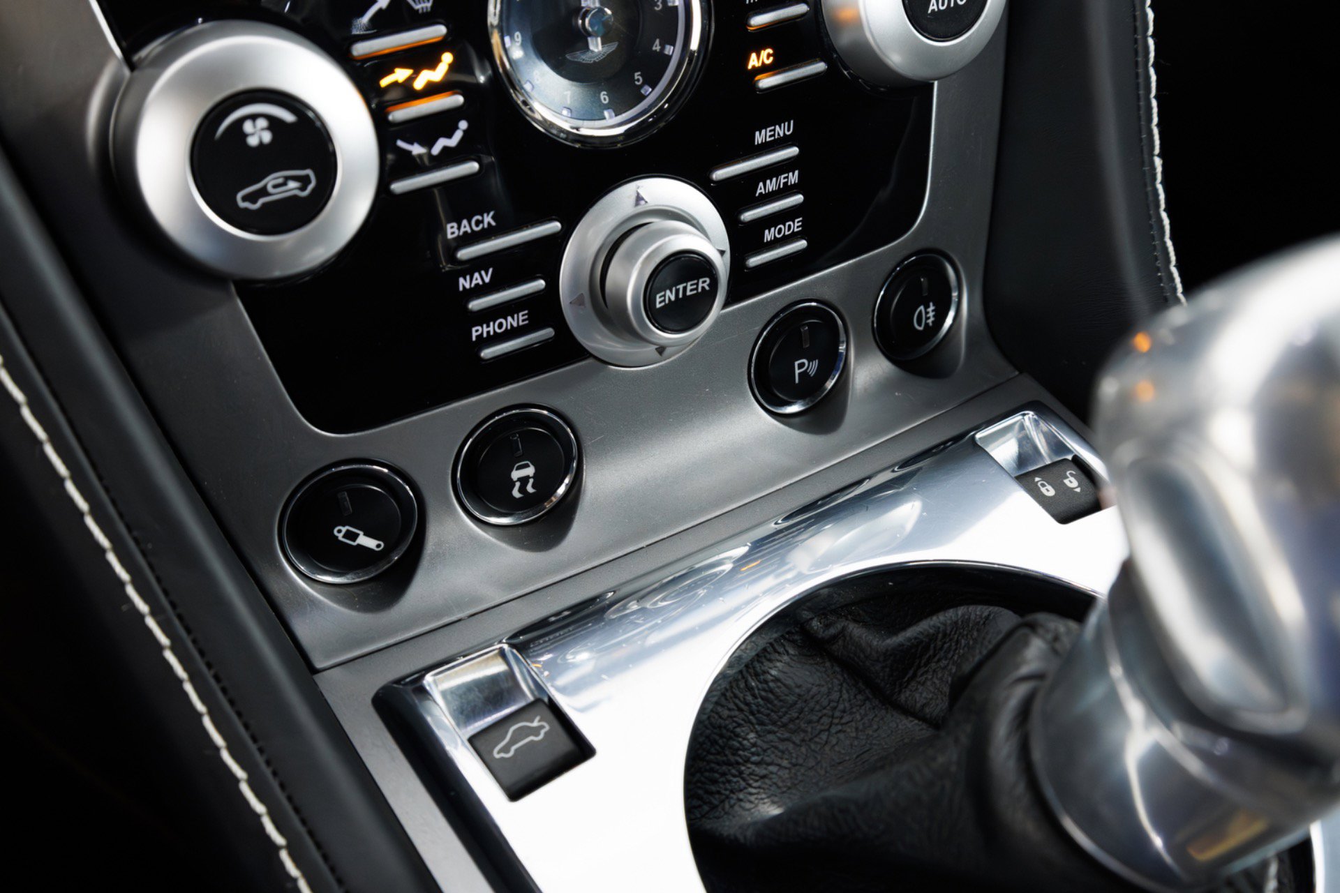 Used 2009 Aston Martin DBS Coupe RWD image 24