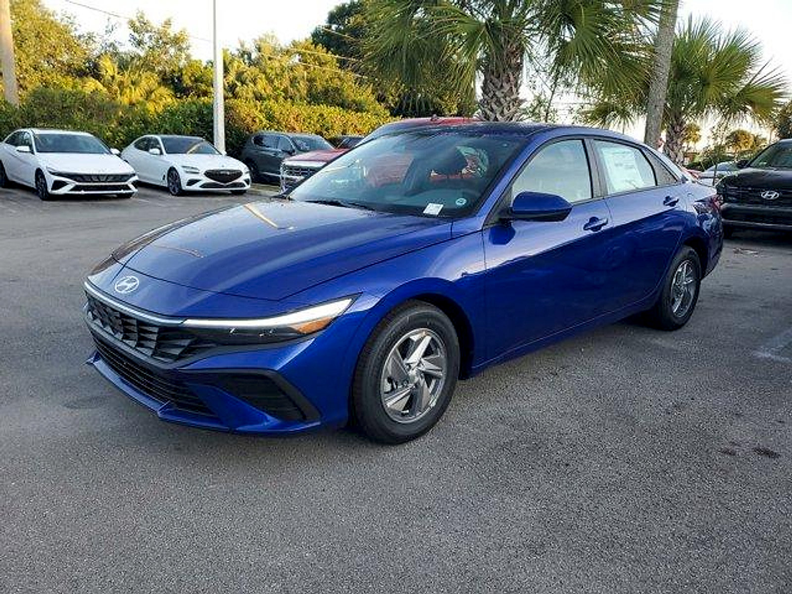 New 2025 Hyundai Elantra SE FWD image 3