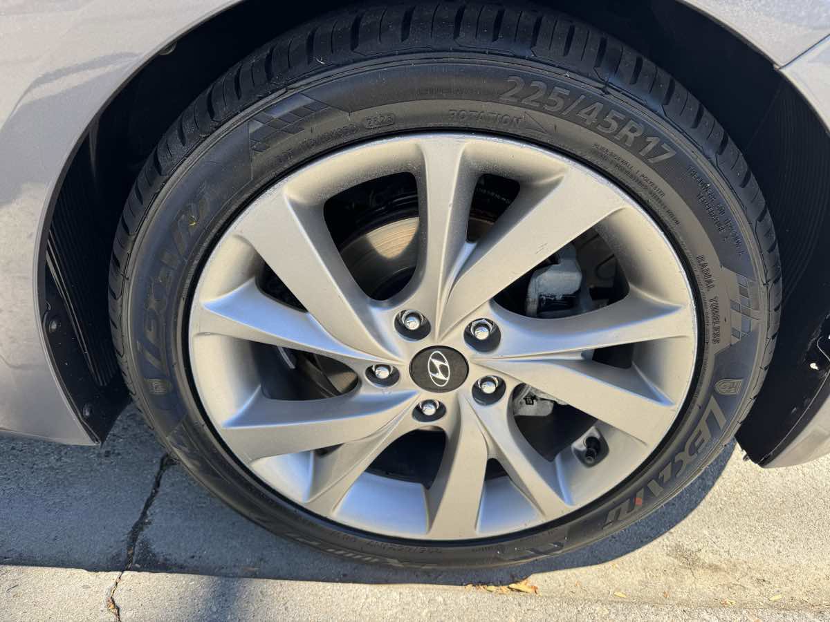 Used 2017 Hyundai Veloster image 7