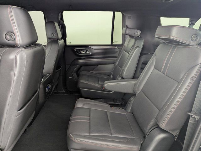 Used 2023 Chevrolet Suburban RST w/ Luxury Package AWD/4WD image 16