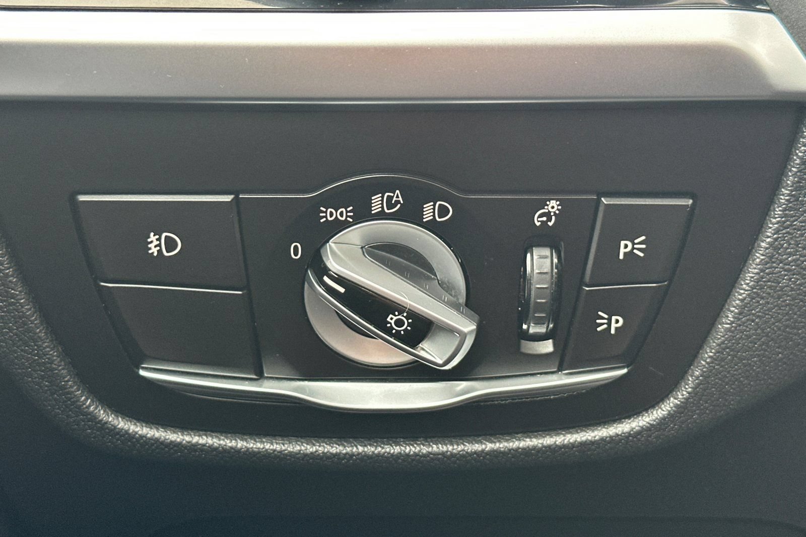 Used 2019 BMW X3 sDrive30i w/ Driving Assistance Package RWD image 34