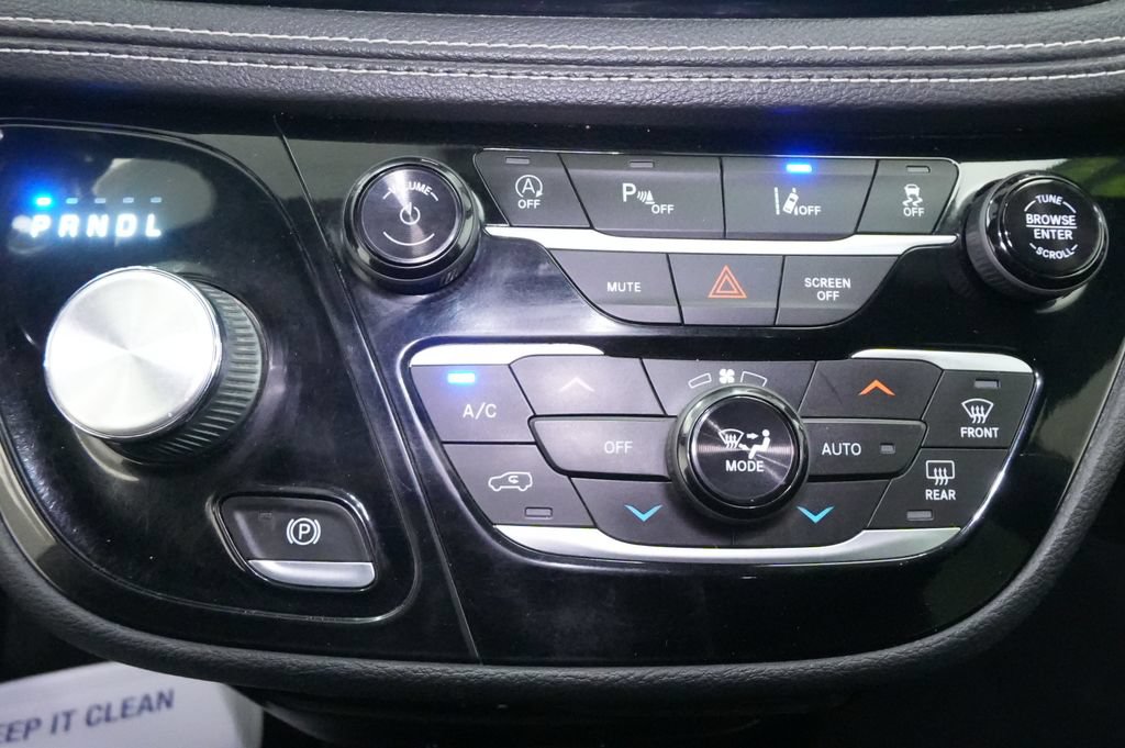 Used 2021 Chrysler Pacifica Touring-L w/ Uconnect Theater Family Group AWD/4WD image 38