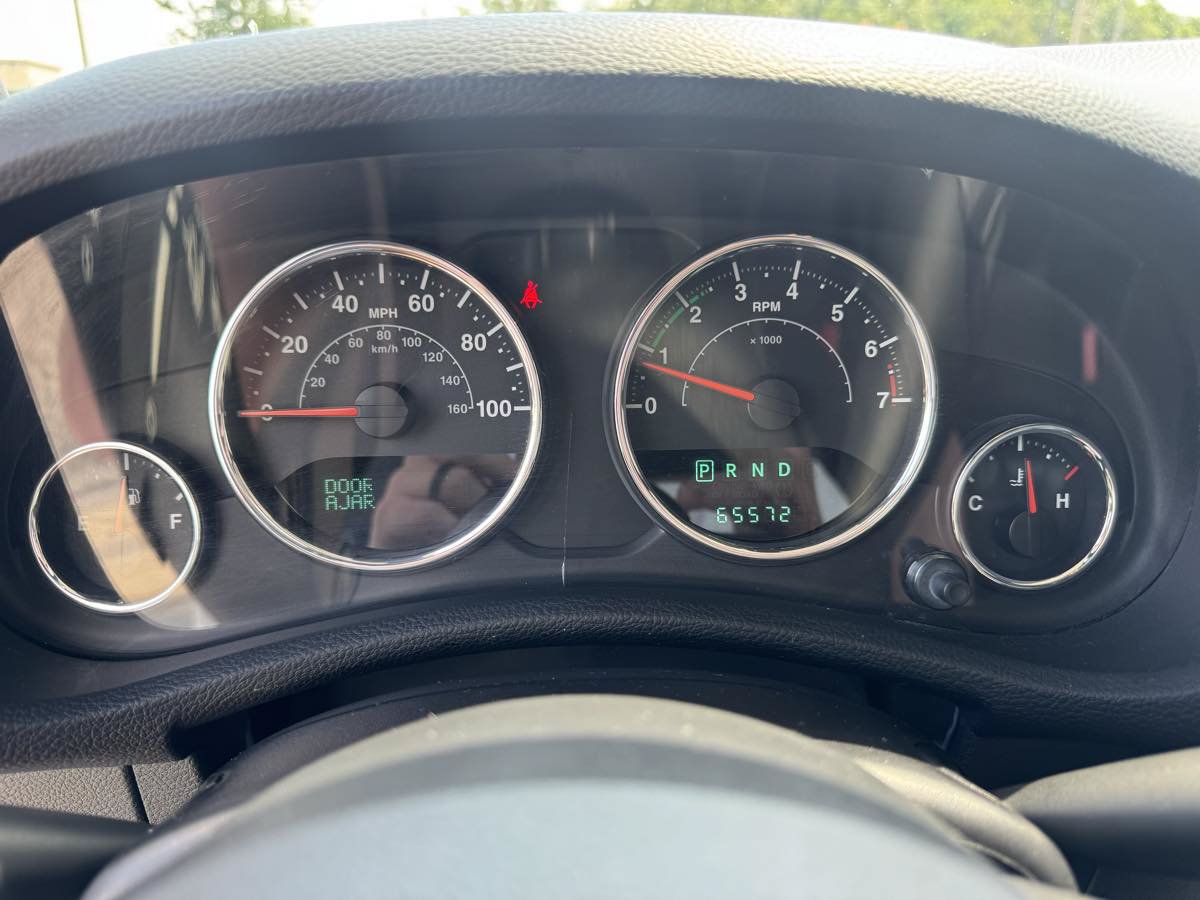 Used 2012 Jeep Wrangler Unlimited Sahara AWD/4WD image 20