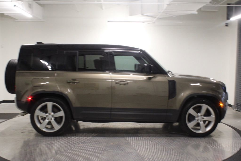 Used 2024 Land Rover Defender 110 SE AWD/4WD image 8