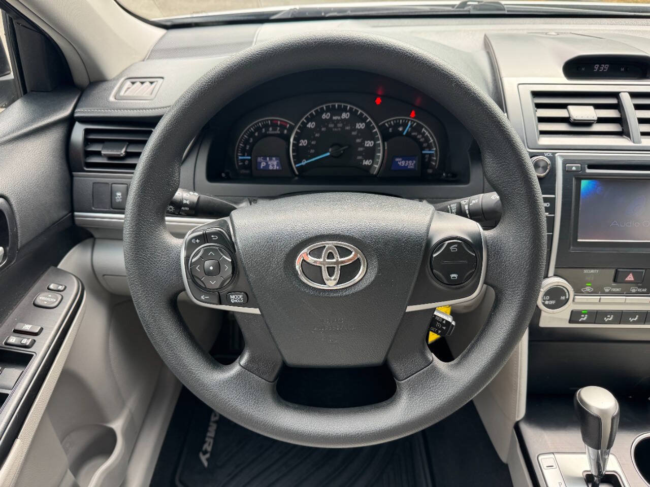 Used 2013 Toyota Camry LE FWD image 19