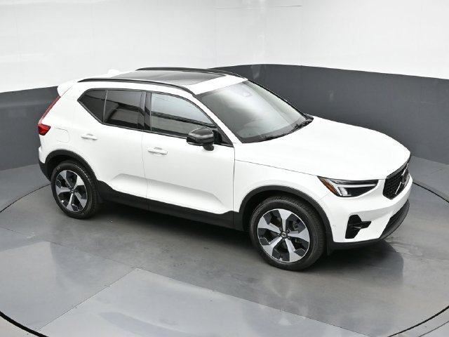 Used 2024 Volvo XC40 B5 Plus AWD/4WD image 41