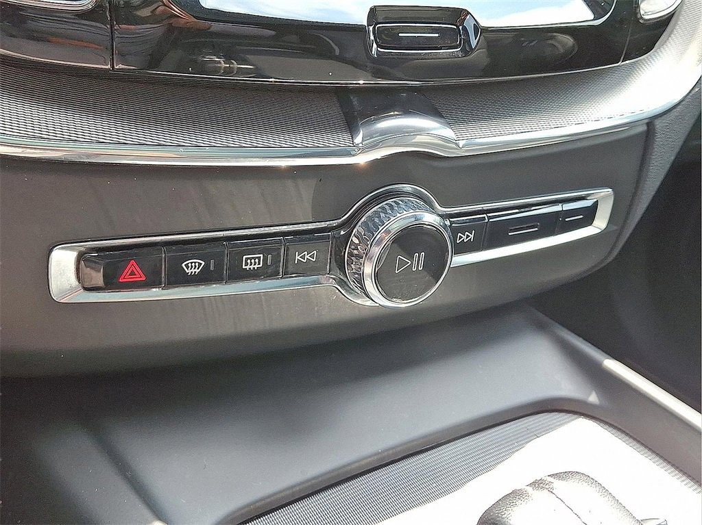 Used 2022 Volvo XC60 T8 R-Design w/ Advanced Package image 15