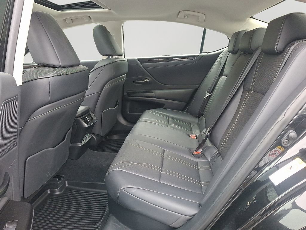 Used 2019 Lexus ES 300h w/ Luxury Package image 8