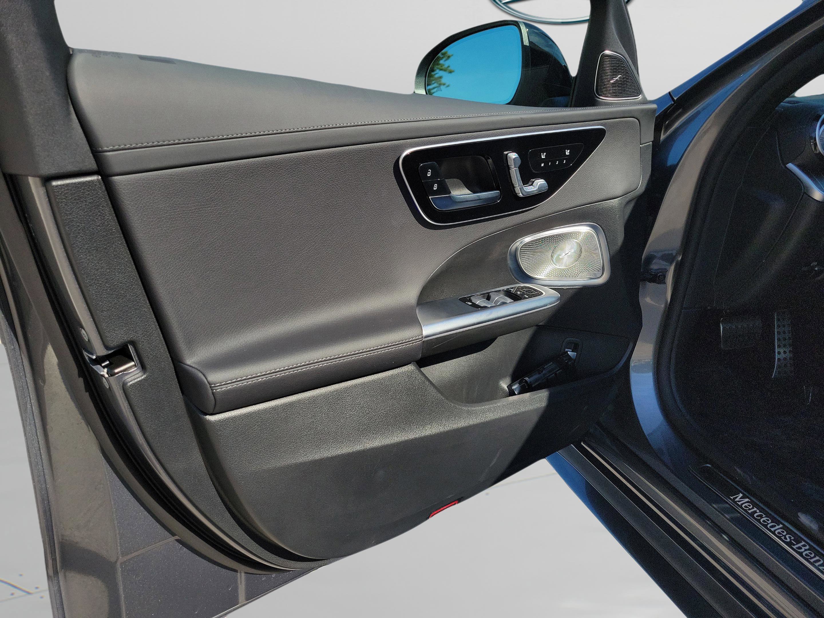 Used 2025 Mercedes-Benz C 300 Sedan image 28