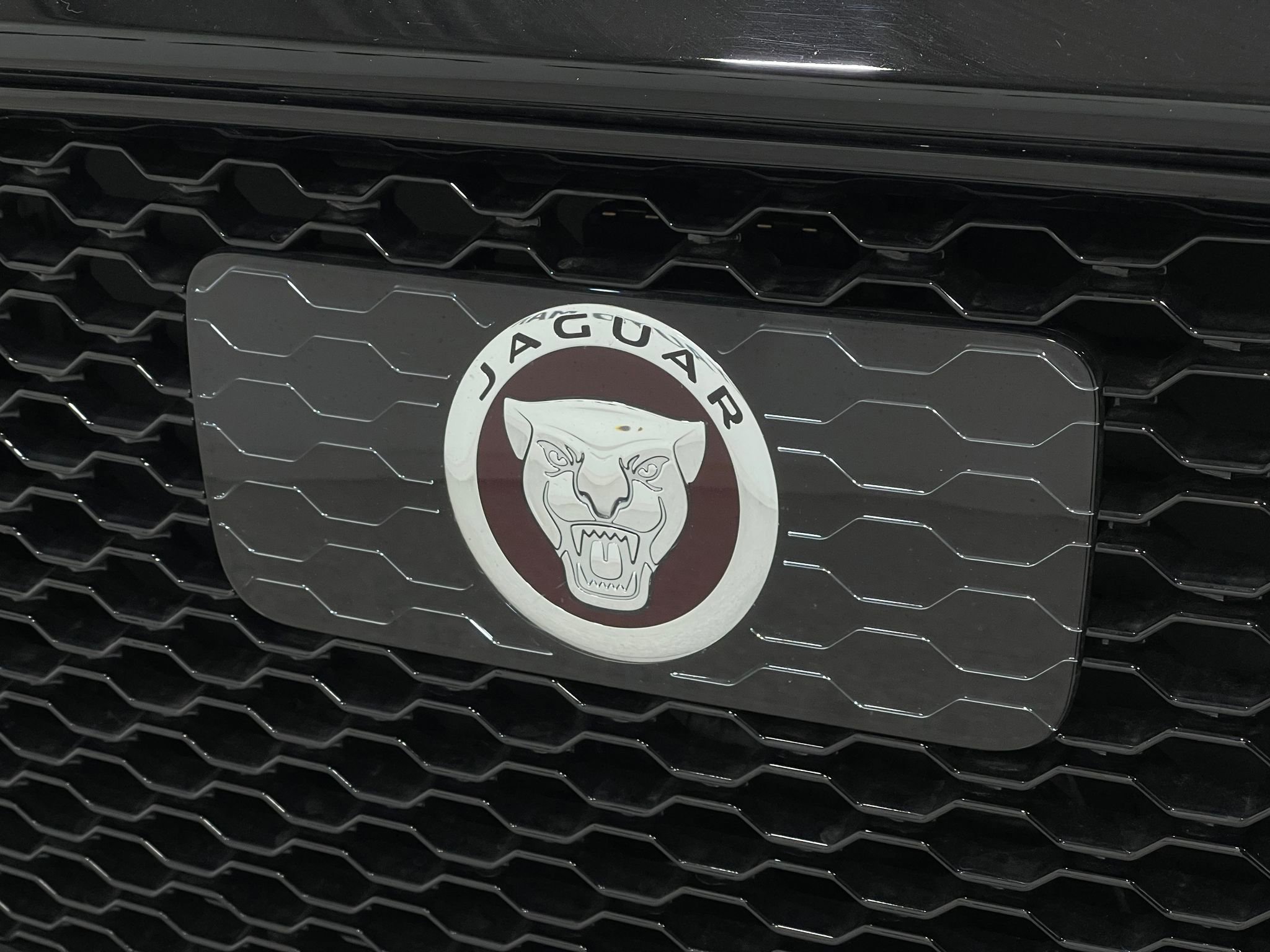 Used 2019 Jaguar F-PACE Prestige image 38