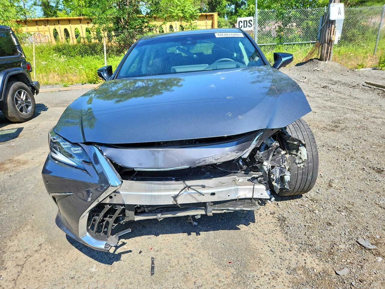Used 2025 Lexus ES 300h Ultra Luxury w/ Accessory Package (Z2) FWD image 2