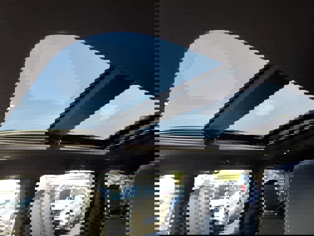 Used 2026 Chrysler Pacifica Limited image 15