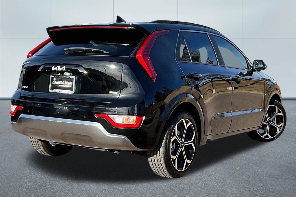Used 2024 Kia Niro EX Touring image 2