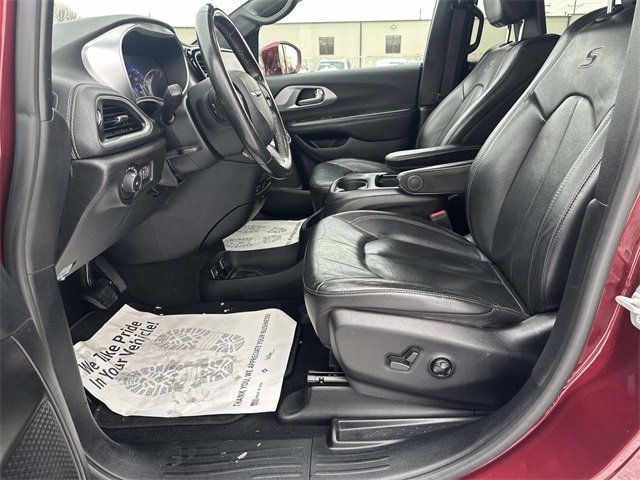 Used 2021 Chrysler Pacifica Touring-L w/ Uconnect Theater Family Group image 15