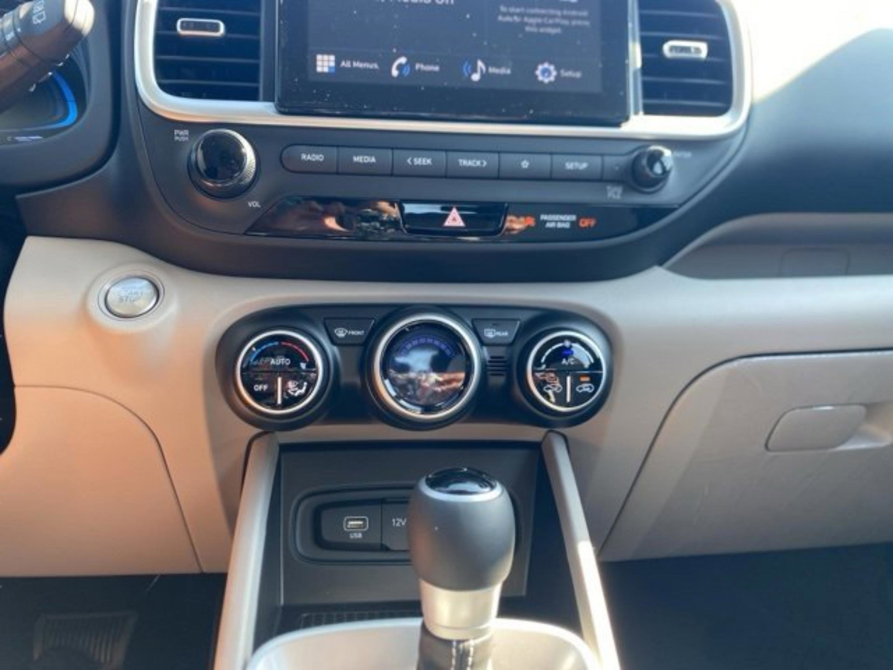 Certified 2025 Hyundai Venue SEL FWD image 25