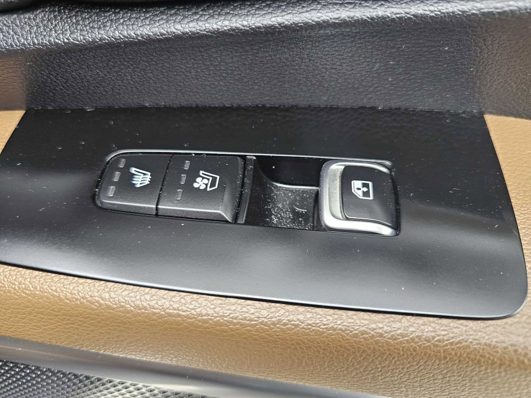 Used 2020 Kia Telluride SX w/ SX Prestige Package image 16