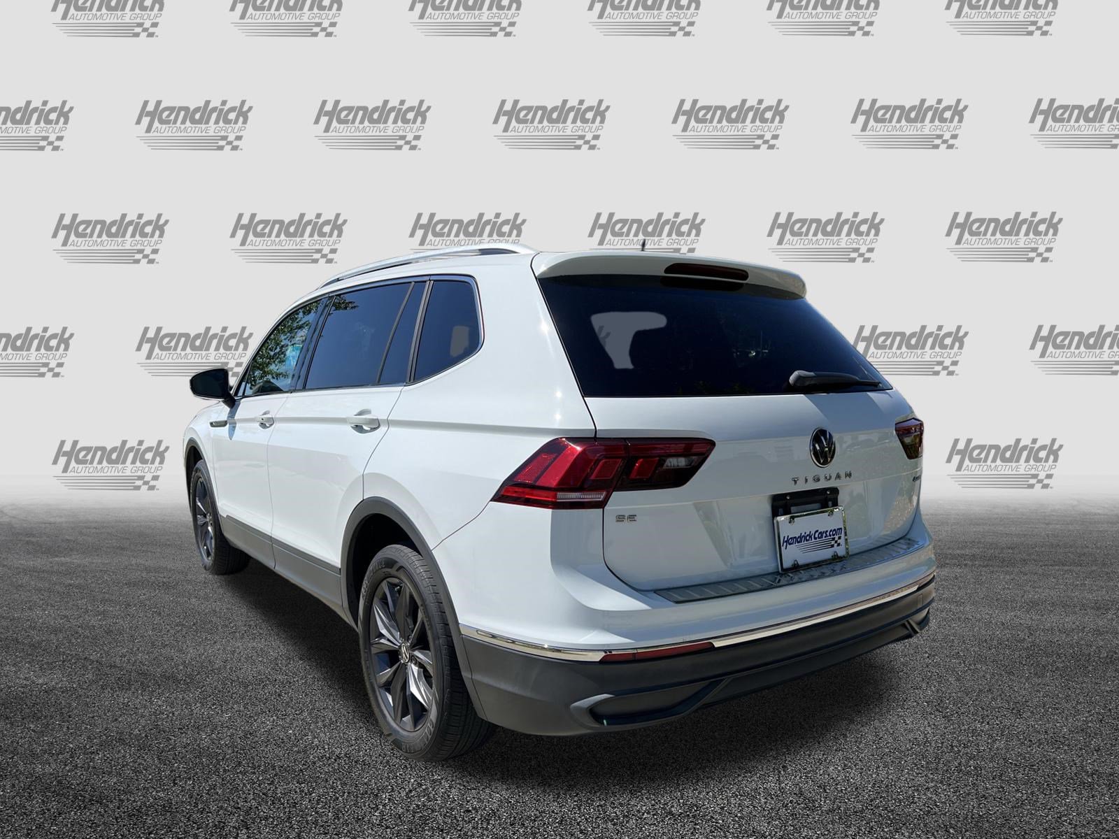 Used 2022 Volkswagen Tiguan SE w/ Panoramic Sunroof Package AWD/4WD image 9