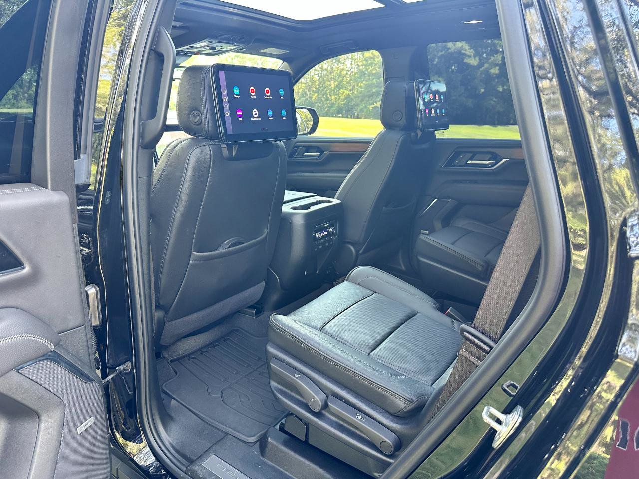 Used 2025 GMC Yukon Denali w/ Denali Reserve Package AWD/4WD image 17