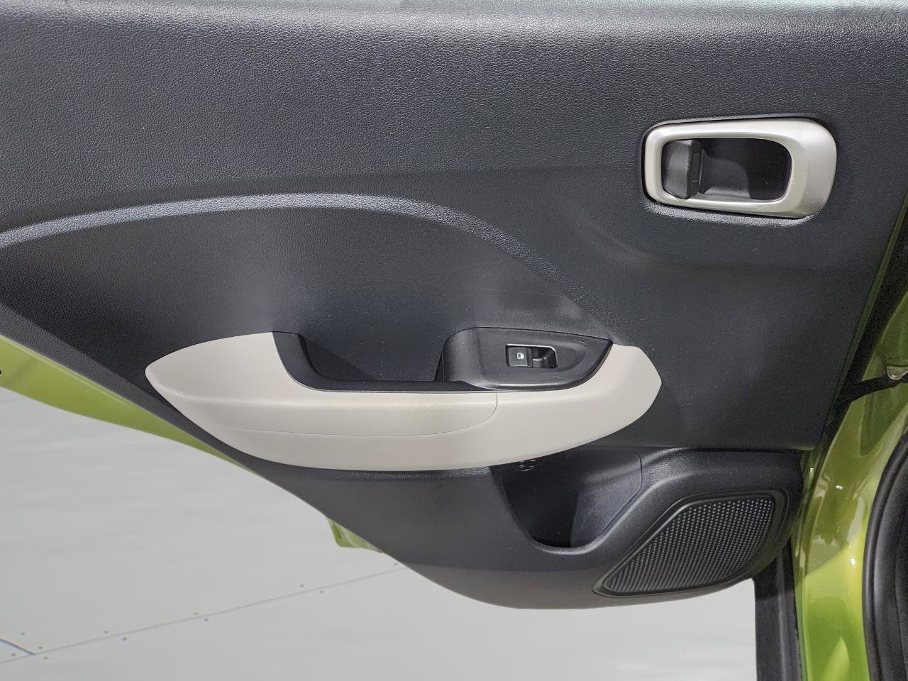 Used 2022 Hyundai Venue SEL FWD image 27
