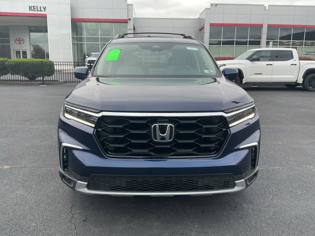 Used 2025 Honda Pilot Touring image 2