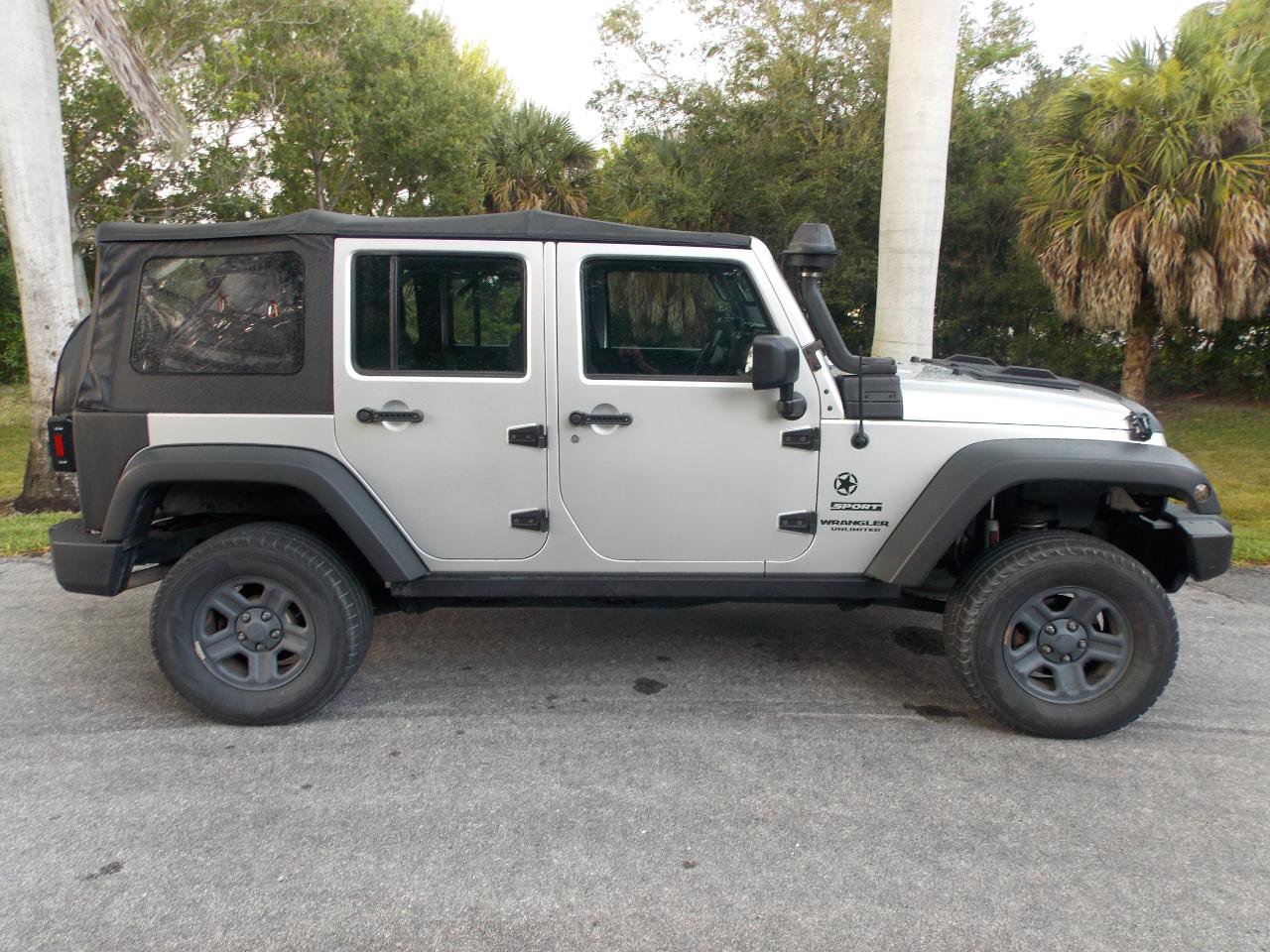 Used 2012 Jeep Wrangler Unlimited Sport AWD/4WD image 5