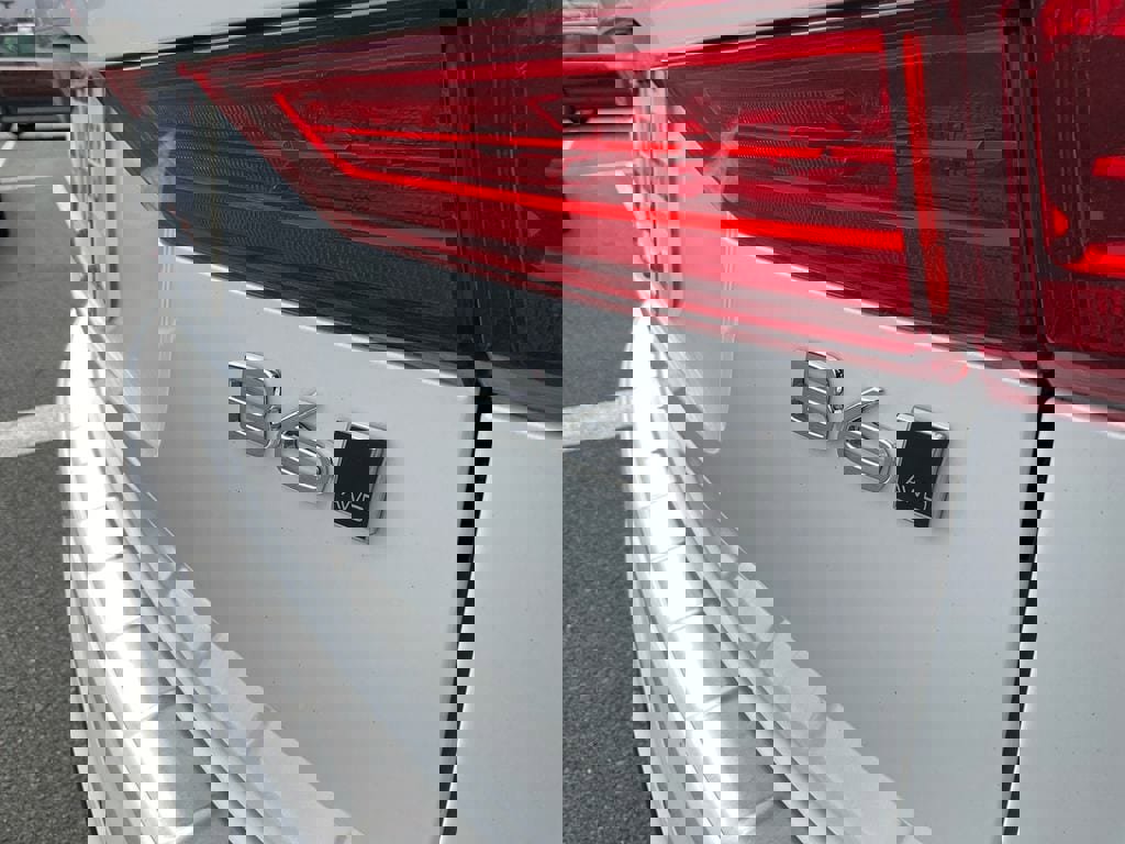 Certified 2023 Volvo XC60 B6 Ultimate w/ Protection Package Premier image 17