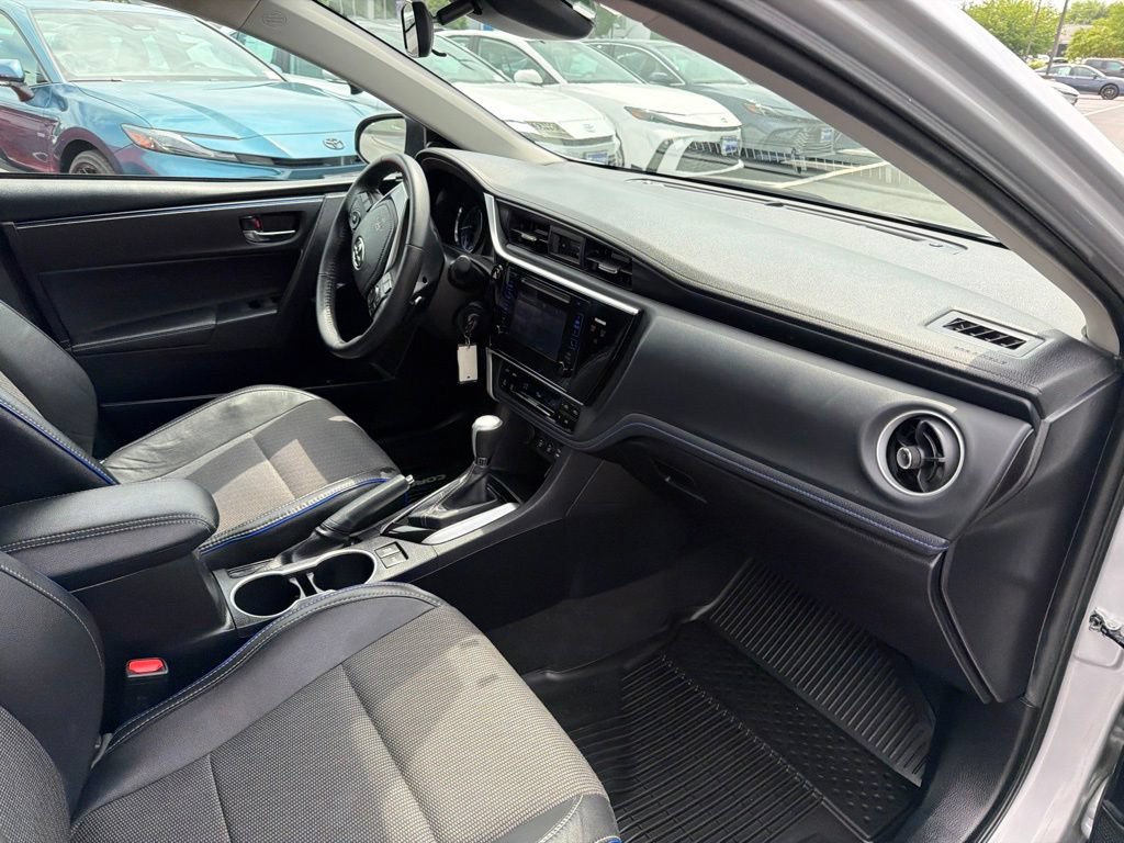 Used 2017 Toyota Corolla SE w/ Carpet Mat Package (TMS) FWD image 10